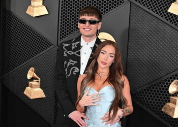 PESO PLUMA TRIUNFA EN LOS GRAMMY AL GANAR SU PRIMER PREMIO COMO MEJOR ÁLBUM DE MÚSICA MEXICANA