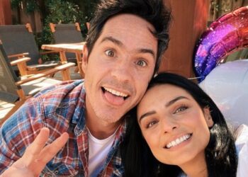 MAURICIO OCHMANN Y AISLINN DERBEZ COMPARTEN VACACIONES FAMILIARES EN ESPAÑA
