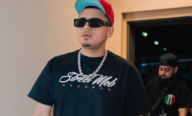 DETIENEN A JESÚS ORTIZ PAZ, CANTANTE DE FUERZA REGIDA, EN INTENTO DE CRUCE FRONTERIZO