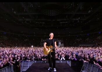 BRYAN ADAMS ENVUELVE A LA ARENA MONTERREY EN UNA NOCHE ÉPICA