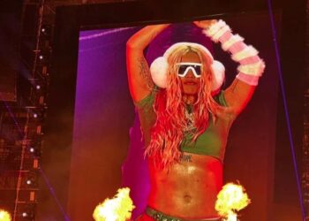 FANS DE KAROL G DENUNCIAN ROBOS Y ESTAFAS EN SU CONCIERTO EN EL ESTADIO AZTECA