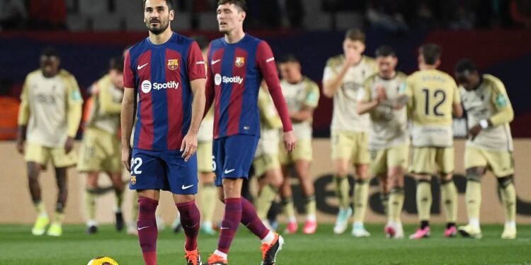 BARCELONA RESCATA EMPATE ANTE GRANADA EN UN PARTIDO DE ALTA TENSIÓN