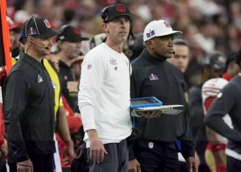 KYLE SHANAHAN: EL ENTRENADOR ATORMENTADO POR DERROTAS EN EL SUPER BOWL