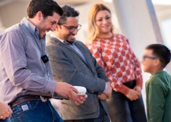 ALCALDE RAÚL CANTÚ ENTREGA LENTES GRATUITOS A ESTUDIANTES SALINENSES