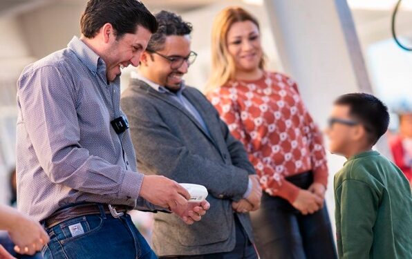 ALCALDE RAÚL CANTÚ ENTREGA LENTES GRATUITOS A ESTUDIANTES SALINENSES 1 ALCALDE RAÚL CANTÚ ENTREGA LENTES GRATUITOS A ESTUDIANTES SALINENSES
