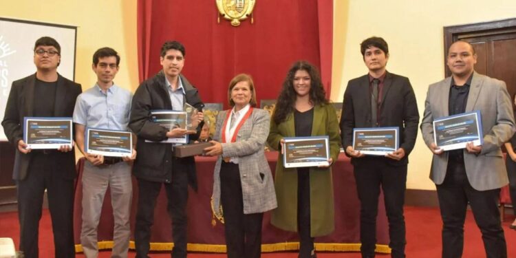 EQUIPO PERUANO GANA CAMPEONATO MUNDIAL DE LA NASA CON AGENCIA DE TURISMO ESPACIAL 1 EQUIPO PERUANO GANA CAMPEONATO MUNDIAL DE LA NASA CON AGENCIA DE TURISMO ESPACIAL