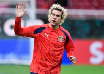 CADE COWELL: UNA APUESTA QUE RINDE FRUTOS EN CHIVAS BAJO LA ÉGIDA DE FERNANDO GAGO