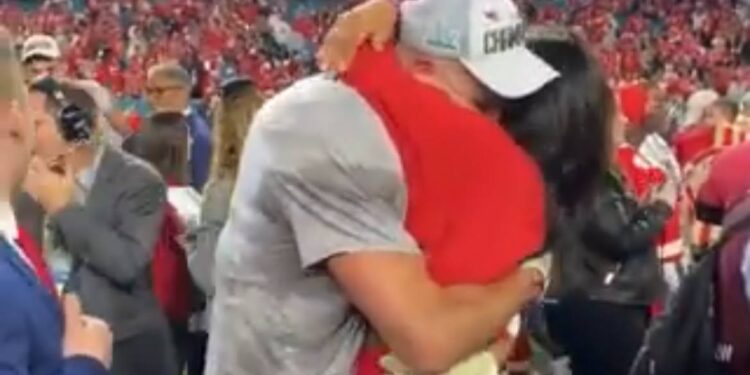 TRAVIS KELCE: ENTRE VICTORIAS Y CONTROVERSIAS EN SU VIDA AMOROSA