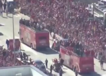 TERMINA FESTEJO DE KANSAS EN TIROTEO CON SALDO DE UN MUERTO Y 21 HERIDOS, 15 GRAVES