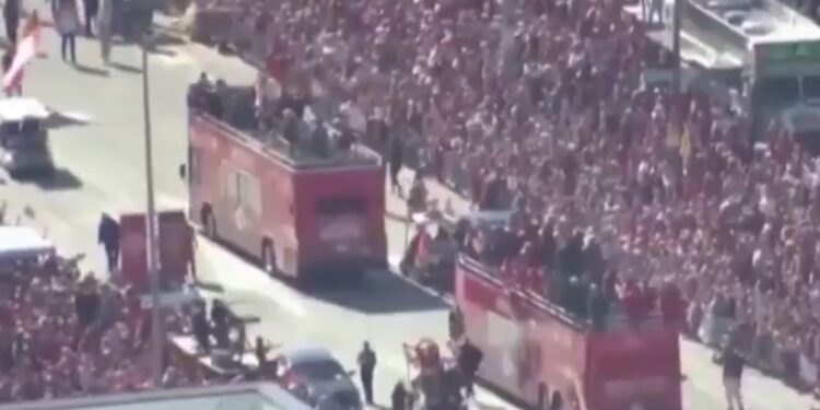 TERMINA FESTEJO DE KANSAS EN TIROTEO CON SALDO DE UN MUERTO Y 21 HERIDOS, 15 GRAVES