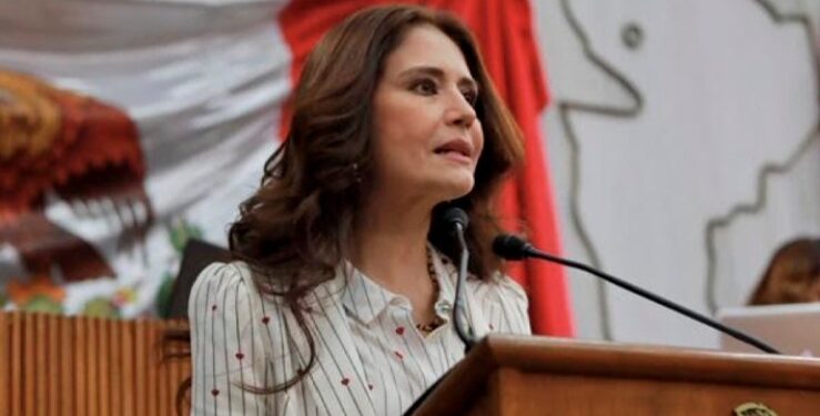 DESTAPA ALHINNA FALSIFICACIÓN; NIEGA PEDIR REINGRESO AL CONGRESO Y REITERA RENUNCIA