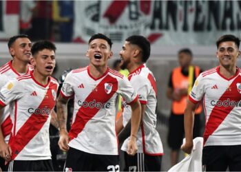 RIVER PLATE NO LOGRA ROMPER EL CERO ANTE ATLÉTICO TUCUMÁN: PARTIDO MARCADO POR DECISIONES CONTROVERTIDAS