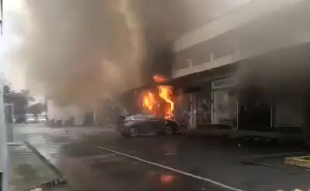 FUEGO Y CAOS; SE QUEMA PIZZERÍA EN SAN PEDRO 1 FUEGO Y CAOS; SE QUEMA PIZZERÍA EN SAN PEDRO