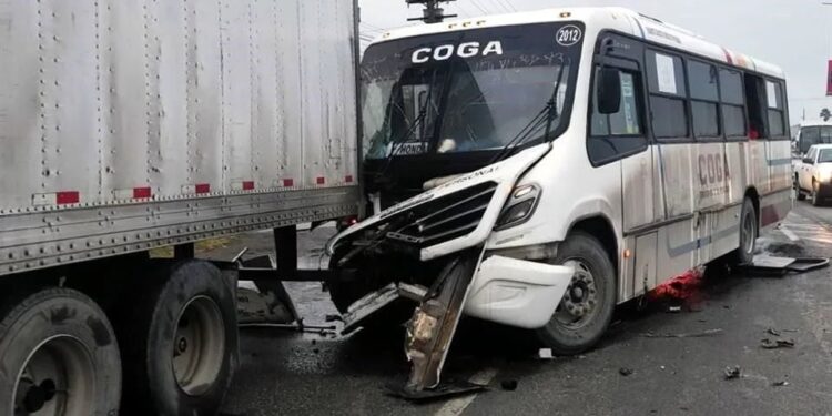 DEJA 14 HERIDOS CHOQUE EN CARRETERA A LAREDO EN APODACA 1 DEJA 14 HERIDOS CHOQUE EN CARRETERA A LAREDO EN APODACA