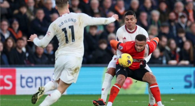 MANCHESTER UNITED SE IMPONE A LUTON TOWN EN UN DUELO AGÓNICO Y SE ACERCA A LOS PUESTOS DE CHAMPIONS LEAGUE 1 MANCHESTER UNITED SE IMPONE A LUTON TOWN EN UN DUELO AGÓNICO Y SE ACERCA A LOS PUESTOS DE CHAMPIONS LEAGUE