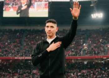 HOMENAJE EMOTIVO DEL AJAX A EDSON ÁLVAREZ