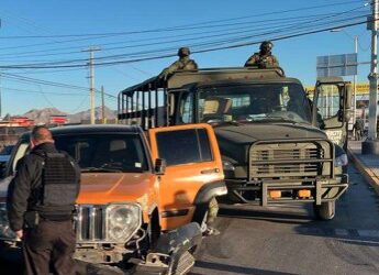 MILITARES PROTAGONIZAN ACCIDENTE AL PASARSE SEMÁFORO ROJO