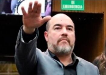 TOMA PROTESTA PÉREZ BERNAL Y SUMA MC OTRO DIPUTADO