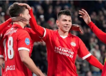 ENFRENTAMIENTO DE ALTO VOLTAJE: PSV Y ‘CHUCKY’ LOZANO RECIBEN AL PELIGROSO DORTMUND