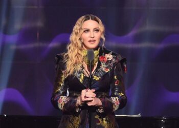 MADONNA SUFRE CAÍDA DURANTE CONCIERTO EN SEATTLE: CULPA A BAILARÍN