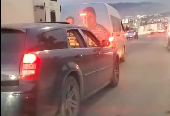 TAXISTA ARREMETE CONTRA CONDUCTOR PARTICULAR EN ACCIÓN PELIGROSA 1 TAXISTA ARREMETE CONTRA CONDUCTOR PARTICULAR EN ACCIÓN PELIGROSA