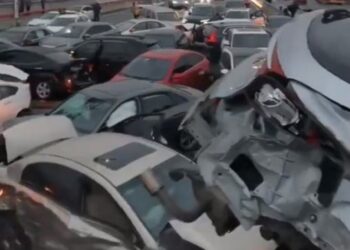 MÁS DE 100 AUTOS INVOLUCRADOS EN APARATOSA CARAMBOLA EN CARRETERA CONGELADA DE CHINA