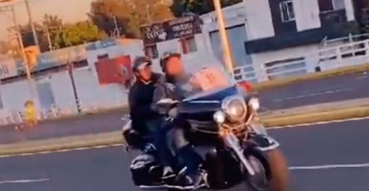 ATROPELLA MOTOCICLISTA DELIBERADAMENTE A CORREDOR EN GUADALAJARA 1 ATROPELLA MOTOCICLISTA DELIBERADAMENTE A CORREDOR EN GUADALAJARA