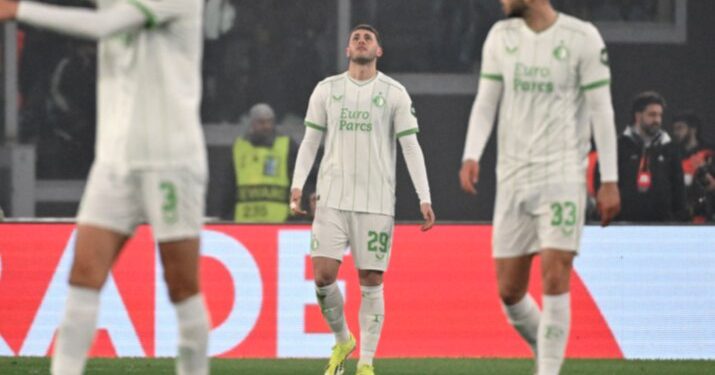 FEYENOORD SUFRE PERO SE IMPONE AL ALMERE CITY; SANTIAGO GIMÉNEZ NO LOGRA ANOTAR 1 FEYENOORD SUFRE PERO SE IMPONE AL ALMERE CITY; SANTIAGO GIMÉNEZ NO LOGRA ANOTAR