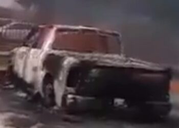 INCENDIAN PRESIDENCIA, AMBULANCIAS Y CASA DE ASPIRANTE EN DR COSS