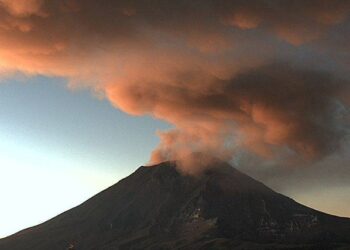 INCREMENTA LA ACTIVIDAD DEL VOLCÁN POPOCATÉPETL: EMISIÓN DE CENIZA Y TREMOR DURANTE MÁS DE 16 HORAS