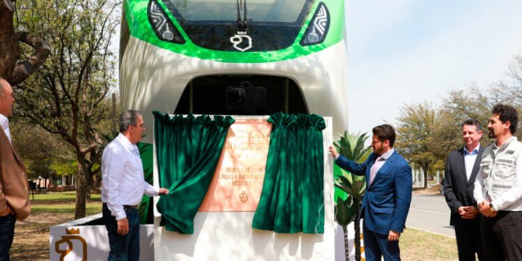 EXHIBEN PRIMER VAGÓN DEL NUEVO METRO EN PARQUE FUNDIDORA 1 EXHIBEN PRIMER VAGÓN DEL NUEVO METRO EN PARQUE FUNDIDORA