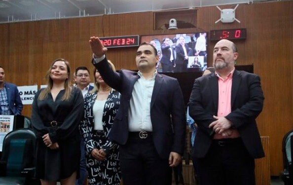 TOMAN PROTESTA A PERFECTO REYES, DIPUTADO SUPLENTE DE HÉCTOR GARCÍA 1 TOMAN PROTESTA A PERFECTO REYES, DIPUTADO SUPLENTE DE HÉCTOR GARCÍA