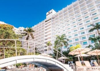 EL REGRESO DEL CHAVO DEL 8 A ACAPULCO: EL HOTEL EMPORIO RECREA LA HISTORIA PARA LA BIOSERIE