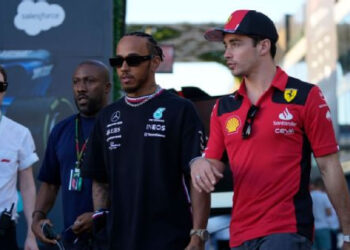 LEWIS HAMILTON Y FERRARI: RUMORES DE UN CAMBIO HISTÓRICO EN LA FÓRMULA 1