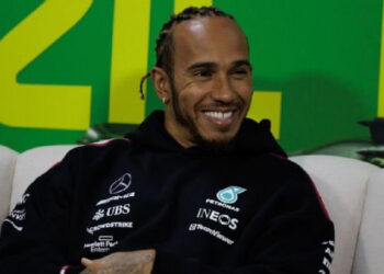 SE CONFIRMA QUE LEWIS HAMILTON DEJA MERCEDES PARA UNIRSE A FERRARI EN UN CAMBIO HISTÓRICO PARA LA FÓRMULA 1