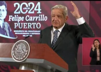 REVELA AMLO USO DE DOCUMENTOS FALSOS CONTRA CABEZA DE VACA