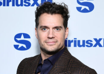 HENRY CAVILL COMPARTE SU OPINIÓN SOBRE LAS ESCENAS ÍNTIMAS EN EL CINE Y LA TELEVISIÓN