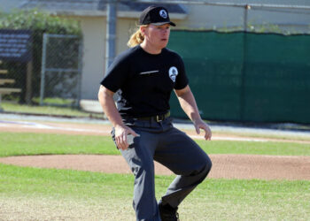 JEN PAWOL, ÁRBITRA DE LAS LIGAS MENORES, DA UN PASO MÁS CERCA DE LA MLB