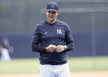 AARON BOONE Y LOS YANKEES DE NUEVA YORK ESTÁN DECIDIDOS A RECUPERAR SU GLORIA PERDIDA