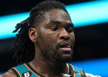 ISAIAH STEWART DE LOS PISTONS ARRESTADO POR INCIDENTE CON DREW EUBANKS DE LOS SUNS