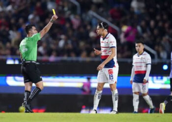 COMISIÓN DE ÁRBITROS DE LA FMF CONFIRMA ERROR ARBITRAL EN EL PARTIDO DE CHIVAS CONTRA MAZATLÁN