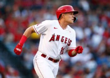 LOS DETROIT TIGERS FIRMAN AL JUGADOR COLOMBIANO GIO URSHELA POR UN AÑO