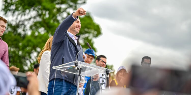 QUE SIEMPRE SÍ; SE REGISTRA ADRIÁN POR MONTERREY 1 QUE SIEMPRE SÍ; SE REGISTRA ADRIÁN POR MONTERREY