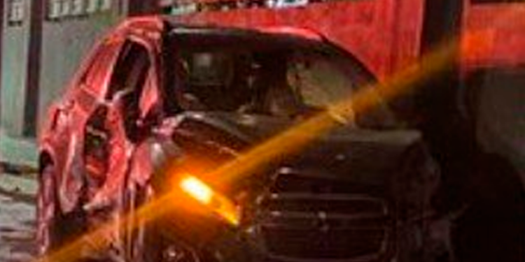 ESCAPA DE ANTIALCOHÓLICA ATROPELLA A OFICIAL Y SE ESTRELLA CONTRA UANL