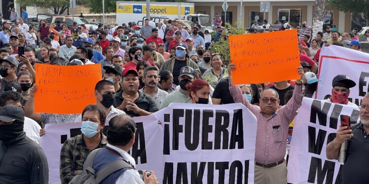 PROTESTAN CONTRA REELECCIÓN DE ALCALDE 'MAKITO' 1 PROTESTAN CONTRA REELECCIÓN DE ALCALDE ‘MAKITO’