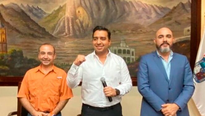 PIDE NAVA LICENCIA; VA POR REELECCIÓN EN SANTA CATARINA 1 PIDE NAVA LICENCIA; VA POR REELECCIÓN EN SANTA CATARINA