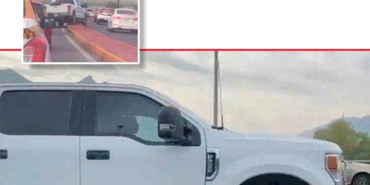 LE PEGA AL GANDALLA Y SE QUEDA ATORADO 1 LE PEGA AL GANDALLA Y SE QUEDA ATORADO