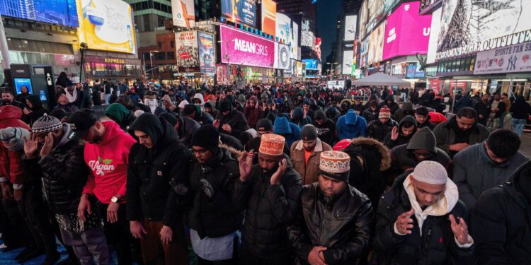 MUSULMANES DE NUEVA YORK INICIAN RAMADÁN CON ORACIONES POR PALESTINA 1 MUSULMANES DE NUEVA YORK INICIAN RAMADÁN CON ORACIONES POR PALESTINA