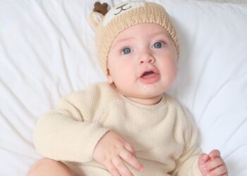 MARC ANTHONY Y NADIA FERREIRA COMPARTEN LA TIERNAMENTE ESPERADA IMAGEN DE SU HIJO EN LAS REDES SOCIALES