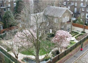 ¡A LA VENTA! LA MAJESTUOSA RESIDENCIA QUE ALBERGÓ A FREDDIE MERCURY